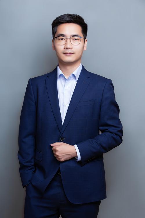 李心蓉跟组制片负责人